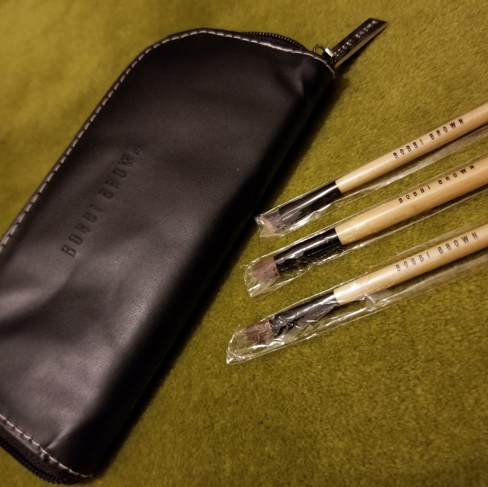 SOLD-BOBBI BROWN Makeup Brushes w/Pouch - Picture 1 of 5